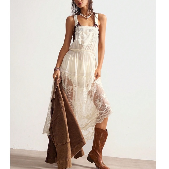 Floral lace Pockets Semi sheer  Ruffle hem  Stretchy waist  100% poly   S=2/4 M - Picture 3 of 6